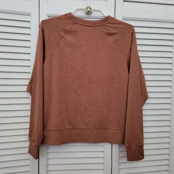 Vuori Halo Crewneck Pullover - Picture 4 of 5